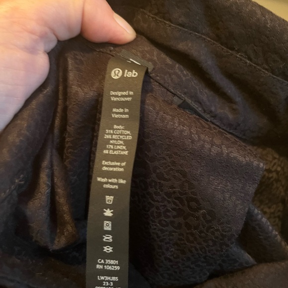 NWT Lululemon Jacquard relaxed fit black shirt size 4 - Picture 10 of 11